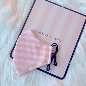 VICTORIA'S SECRET
Reusable Face Mask